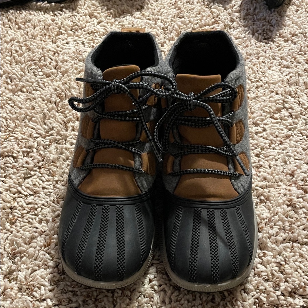 Dream Pairs Black and Brown Lace-Up Boots